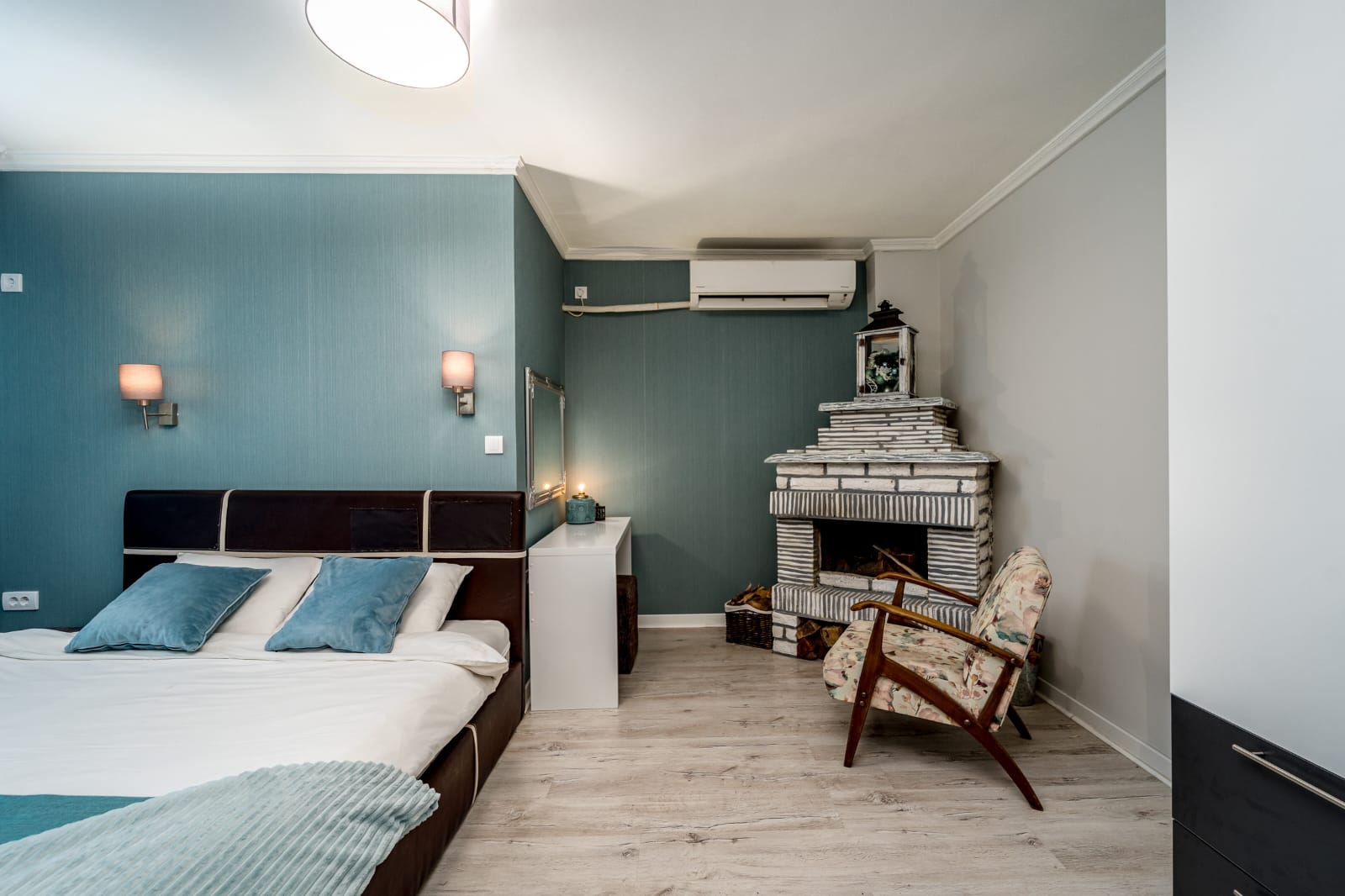 Apartman Queen, bračni krevet i fotelja