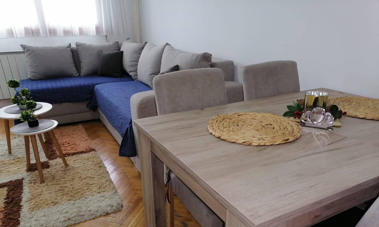 Apartman Galeb 5 - na Voždovcu u ulici Vojvode Stepe. On ima 50m2