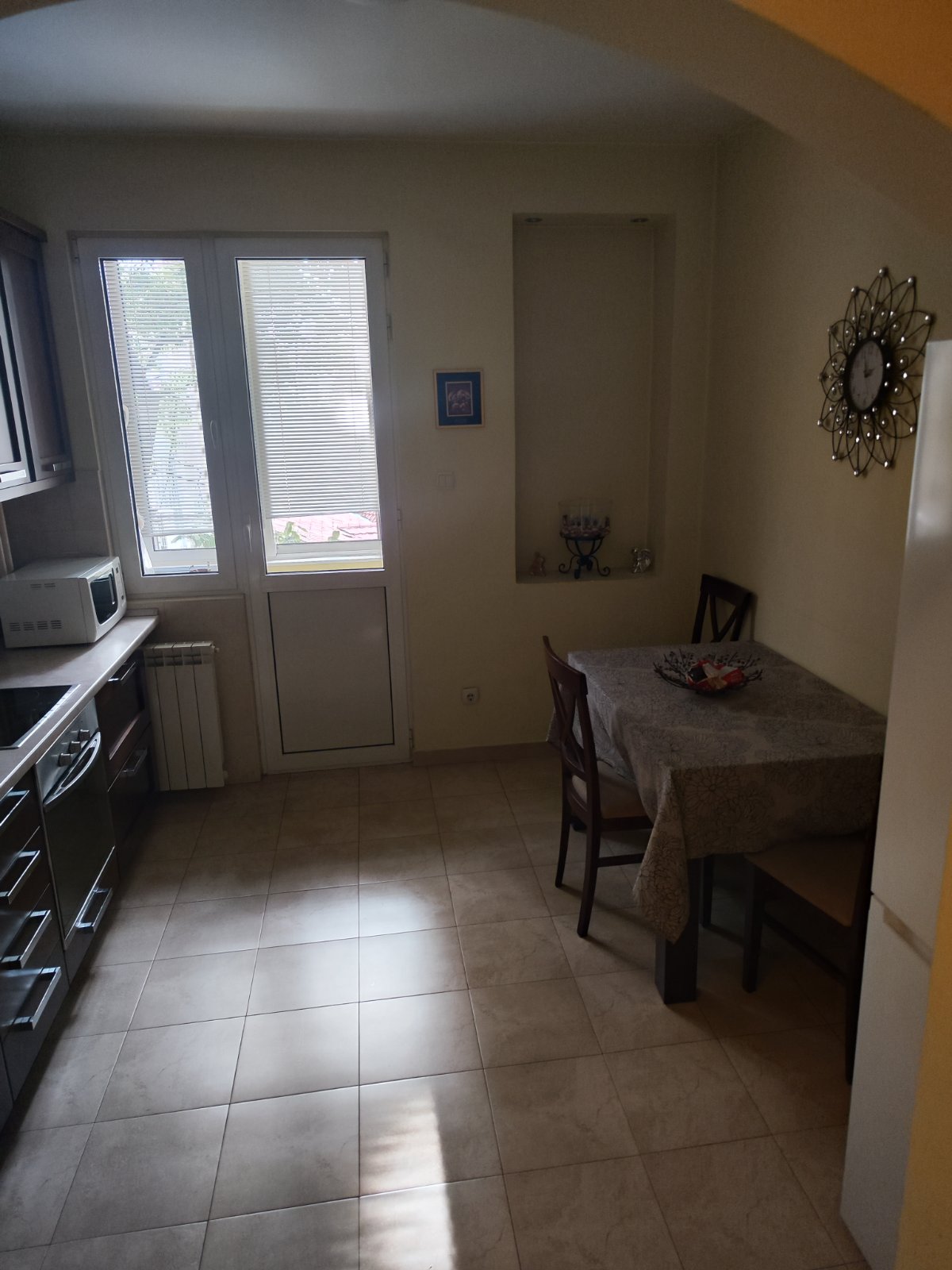 Apartman Krunska kuhinja sa stolom Beograd Novi Apartmani