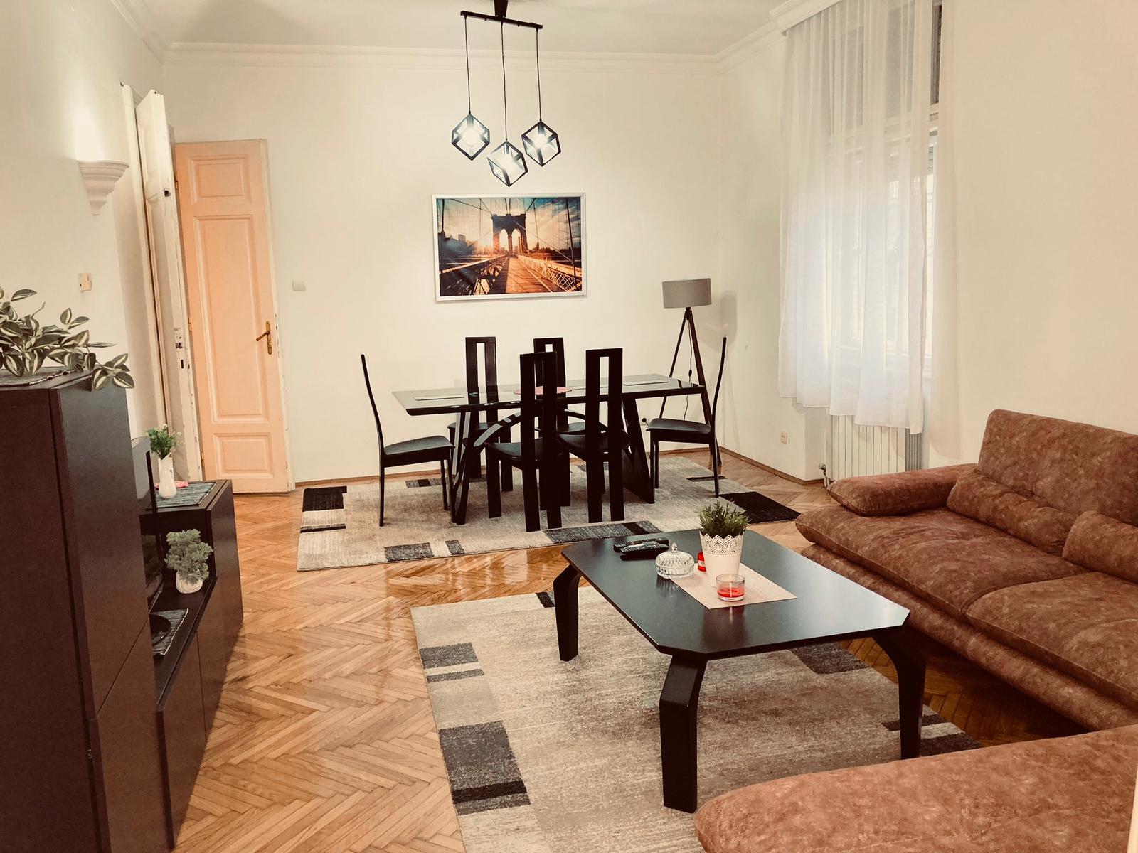 Apartman Key West kod Skupštine, strogi centar, tri spavaće sobe, dnevna soba