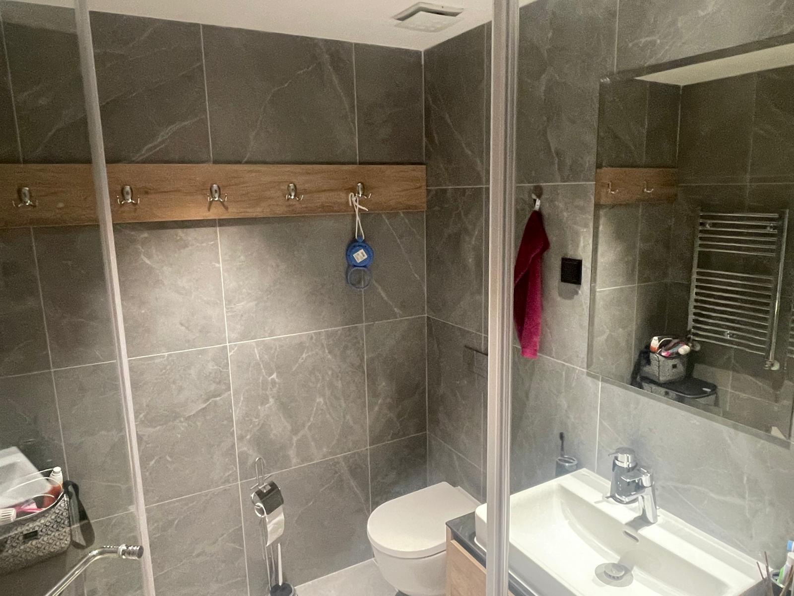 Apartman Simfonija 110, tuš kabina