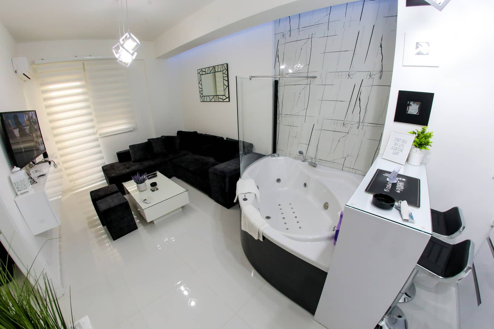 Apartman Abstract 1, jakuzzi kada