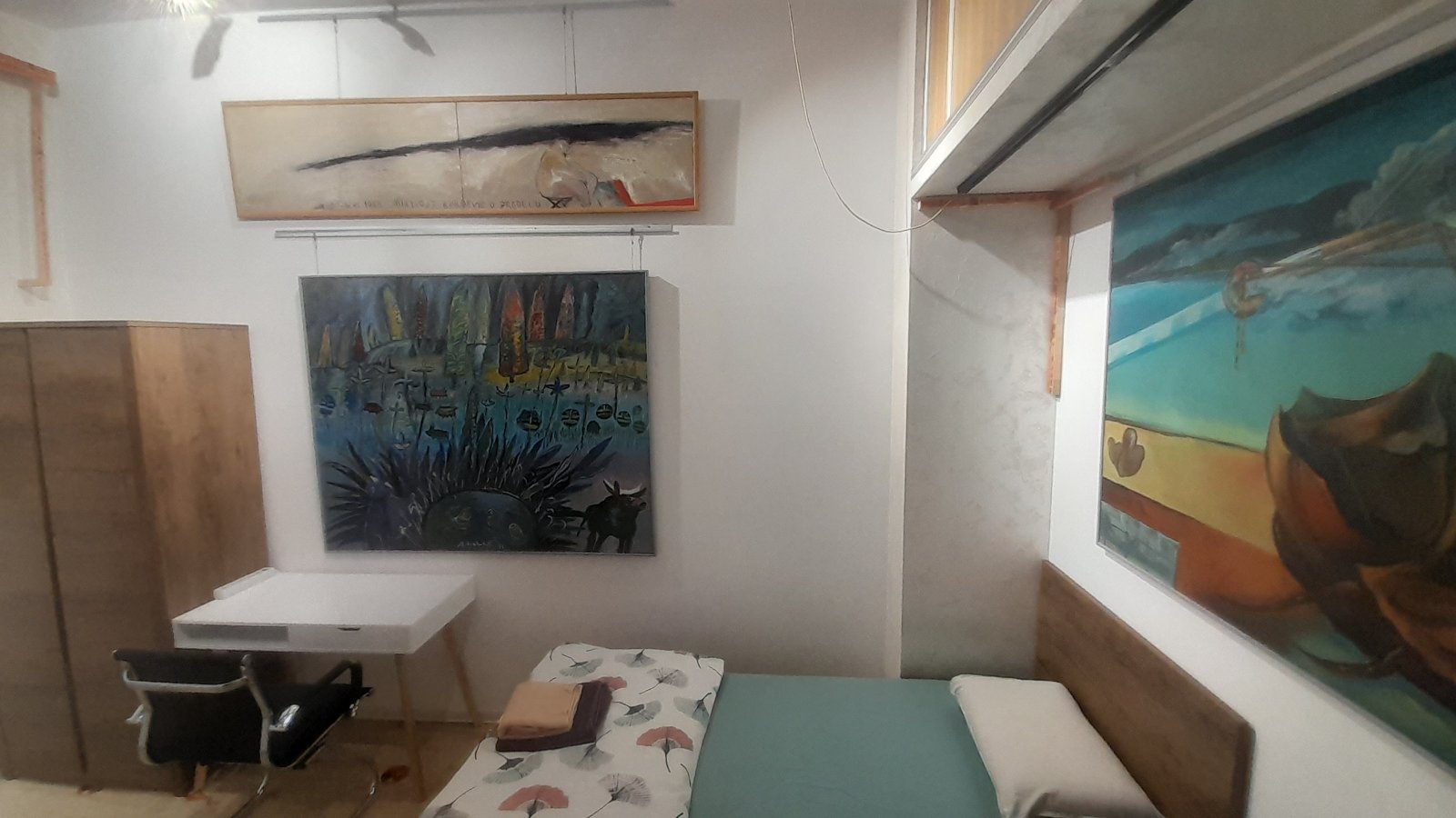 Apartman Aloha, slike na zidu