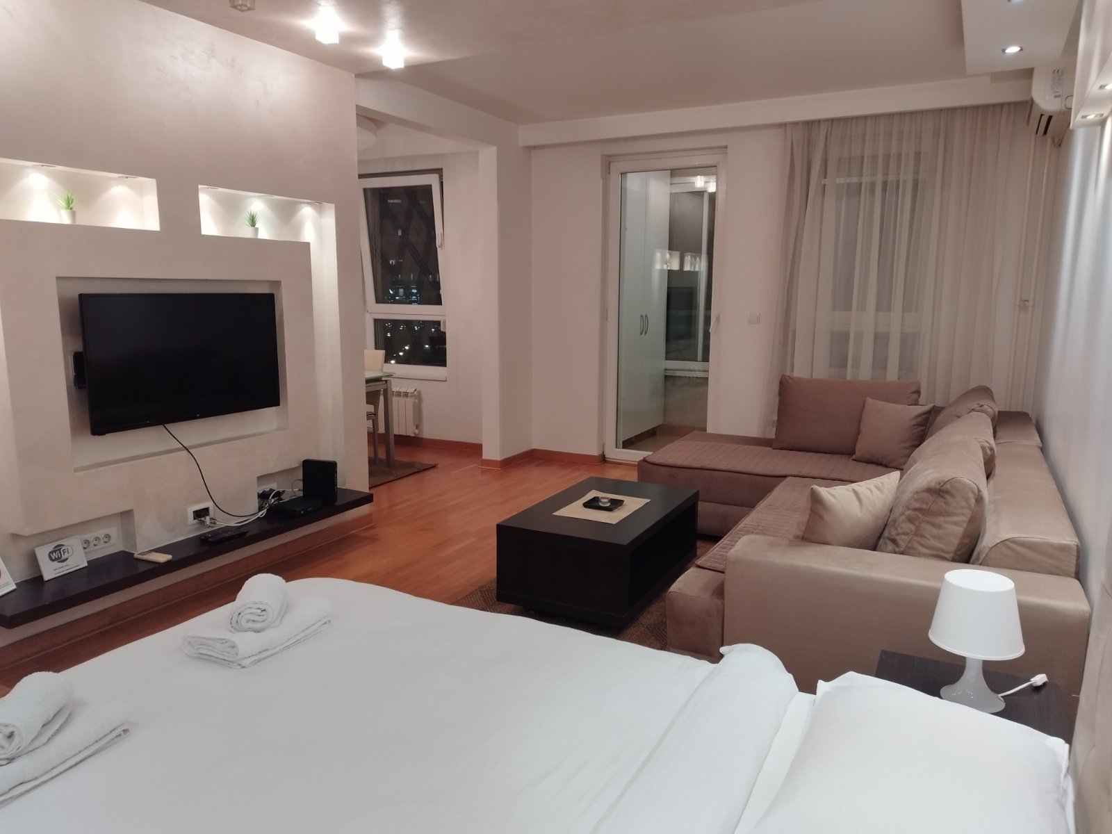 Apartman Bangkok, aklub sto i tv