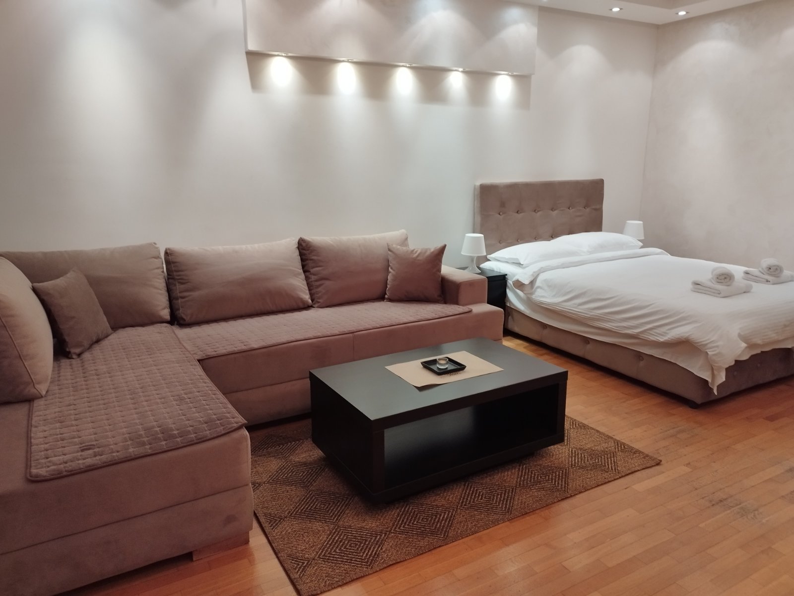 Apartman Bangkok, ugaona i bračni