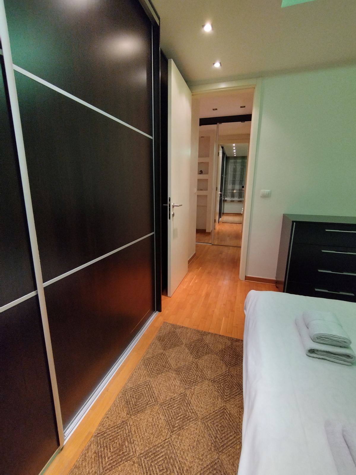 Apartman Bangkok, plakar 2