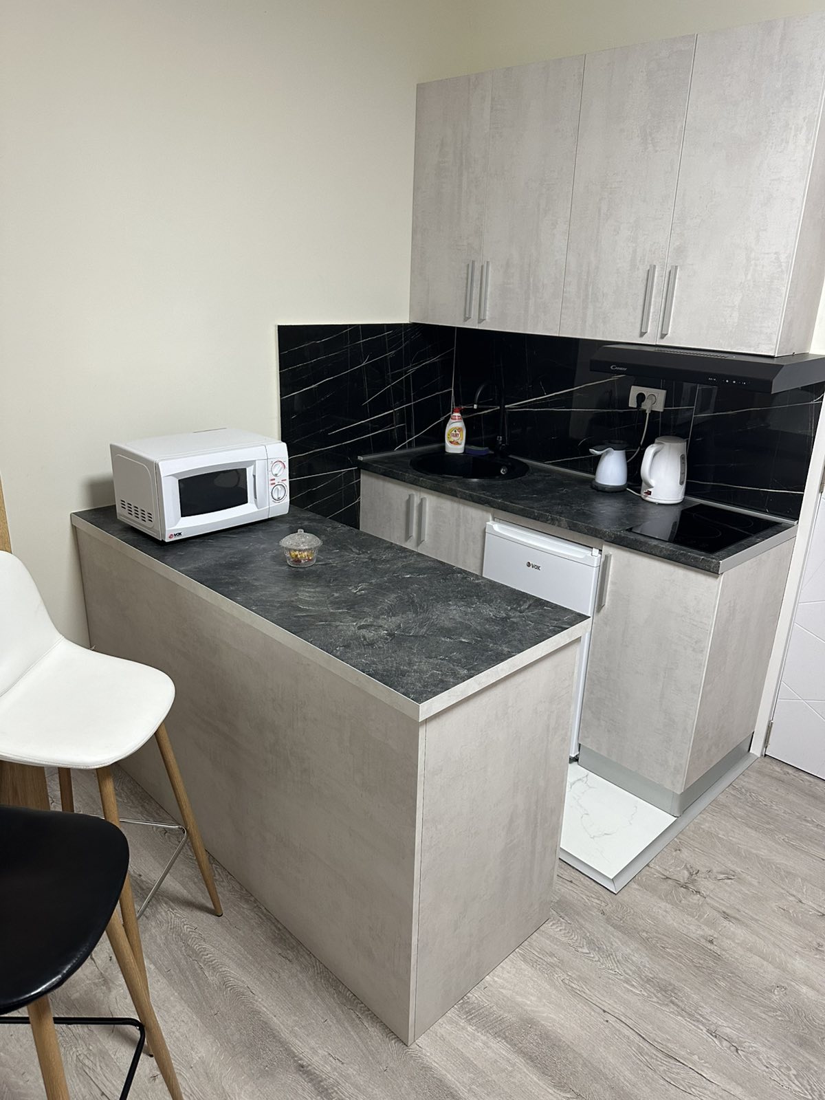 Apartman Kiki, kuhinja i šank