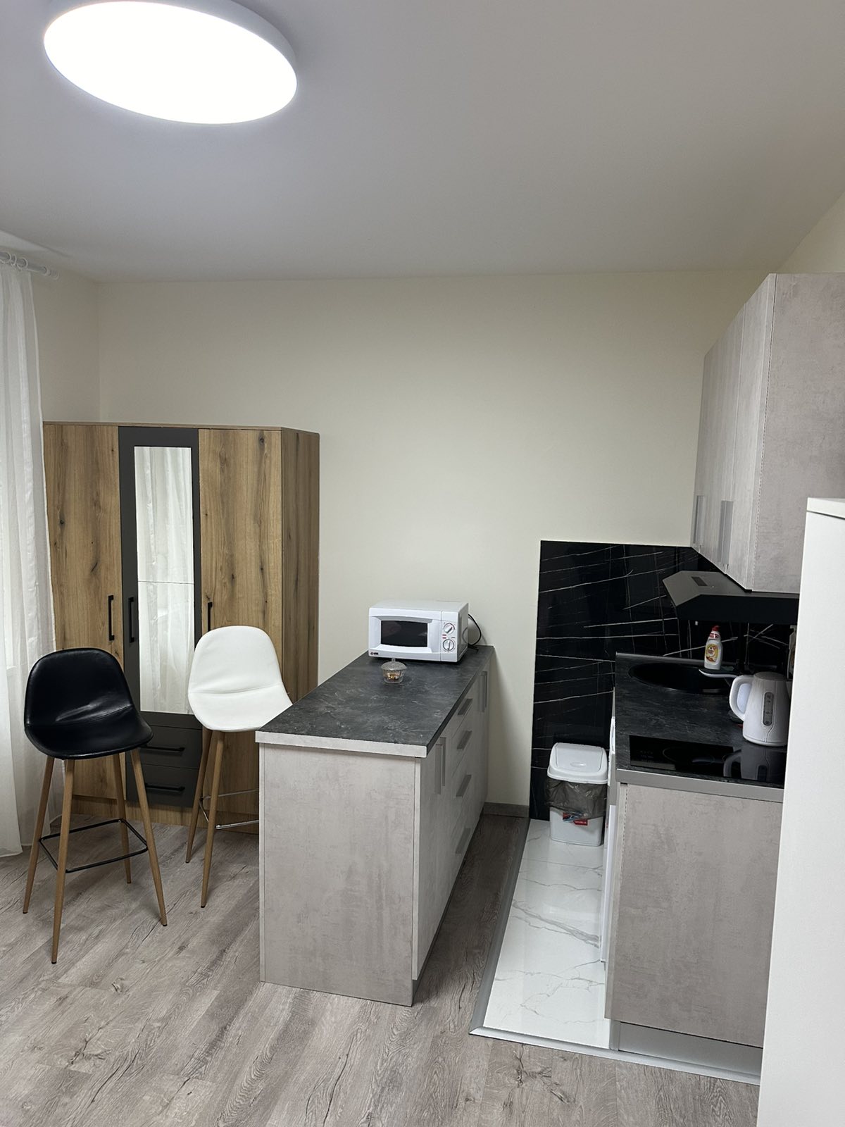 Apartman Kiki, šank i stolice