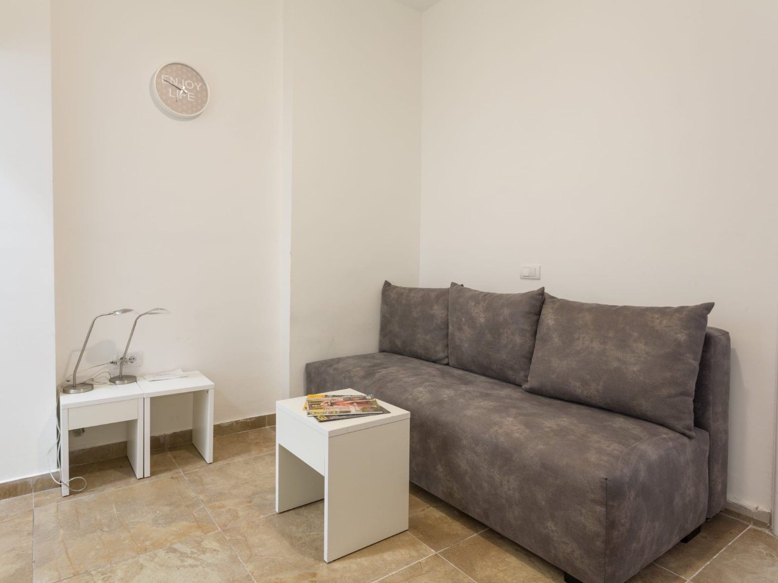 Apartman Mata 2, trosed