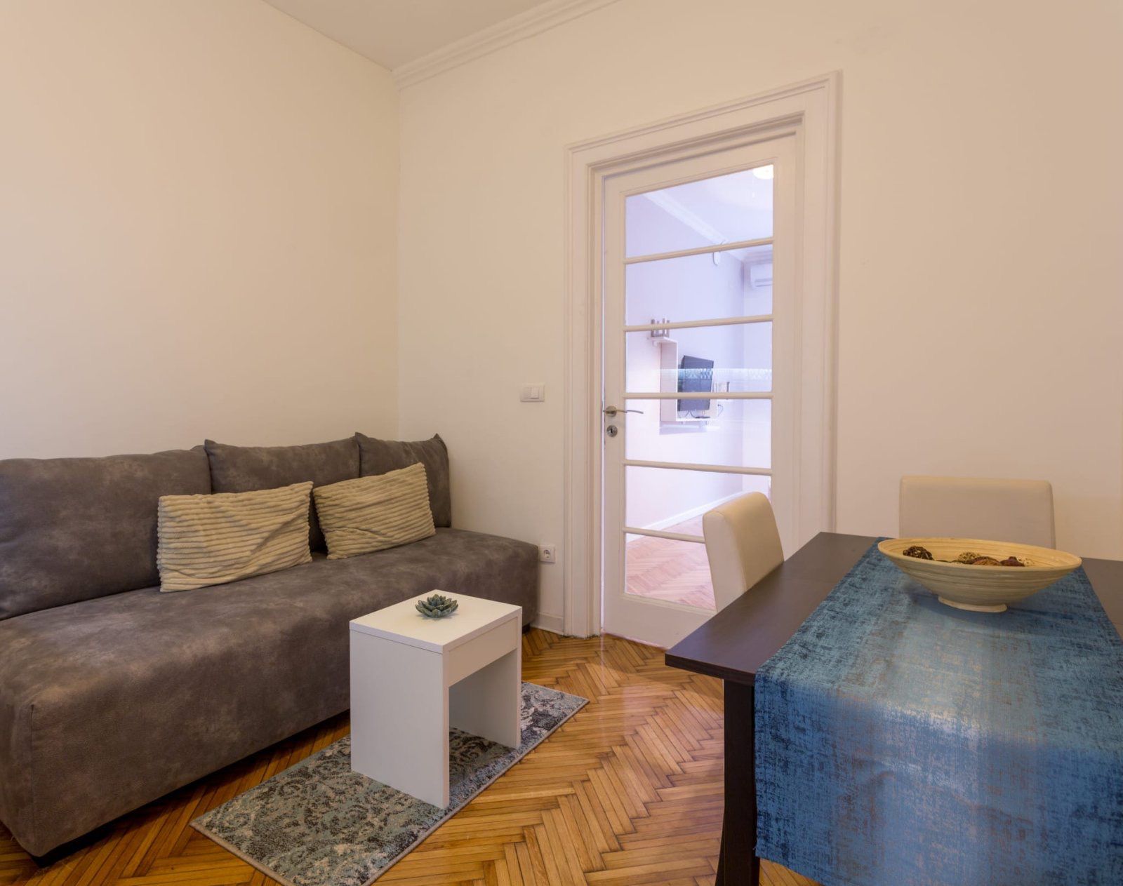 Apartman Mata 3, trosed