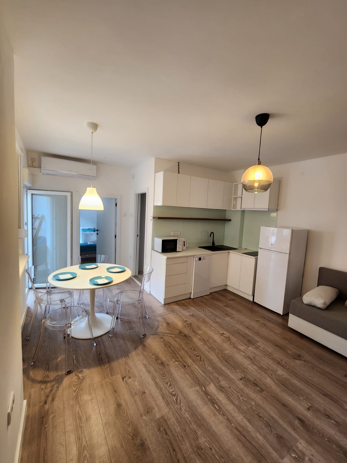 Apartman Modern cosy suite, kuhinja i trpezarija