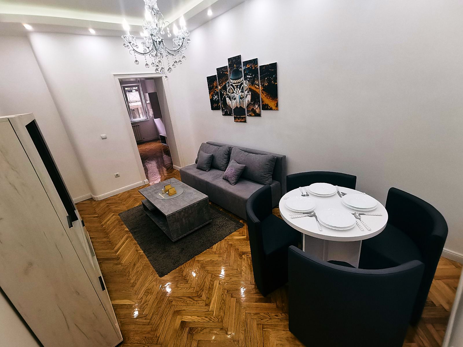 Apartman Mutapova, Vračar, Hram Svetog save, dnevni boravak