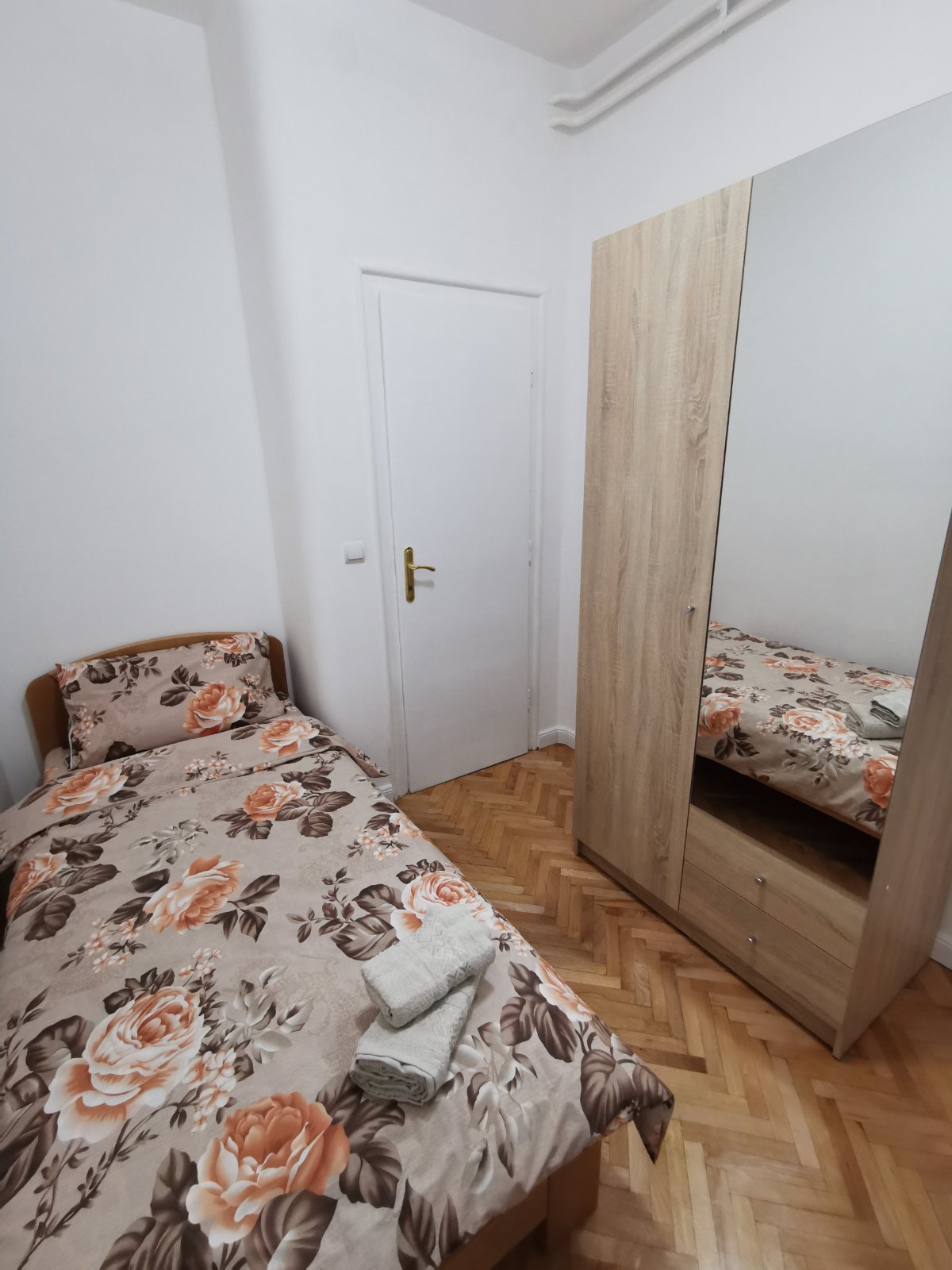 Apartman Mutapova, mala soba i krevet