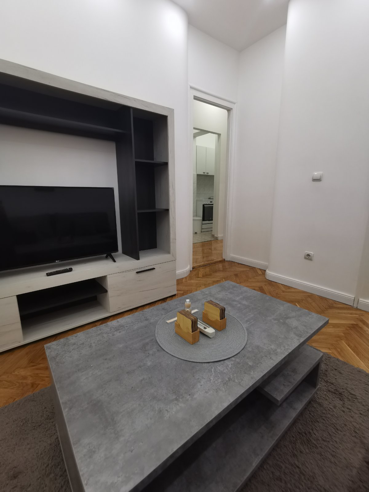 Apartman Mutapova, klub sto