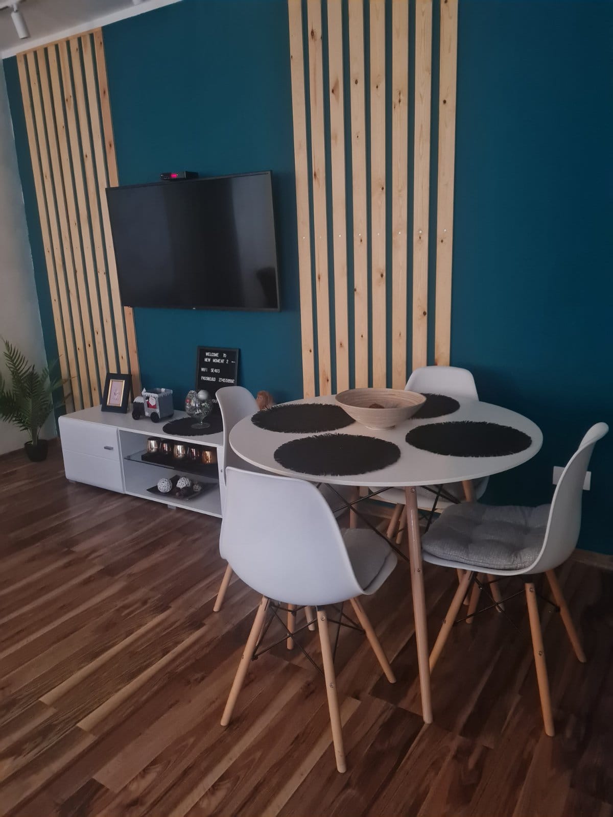 Apartman New Moment 2, trpezariski sto