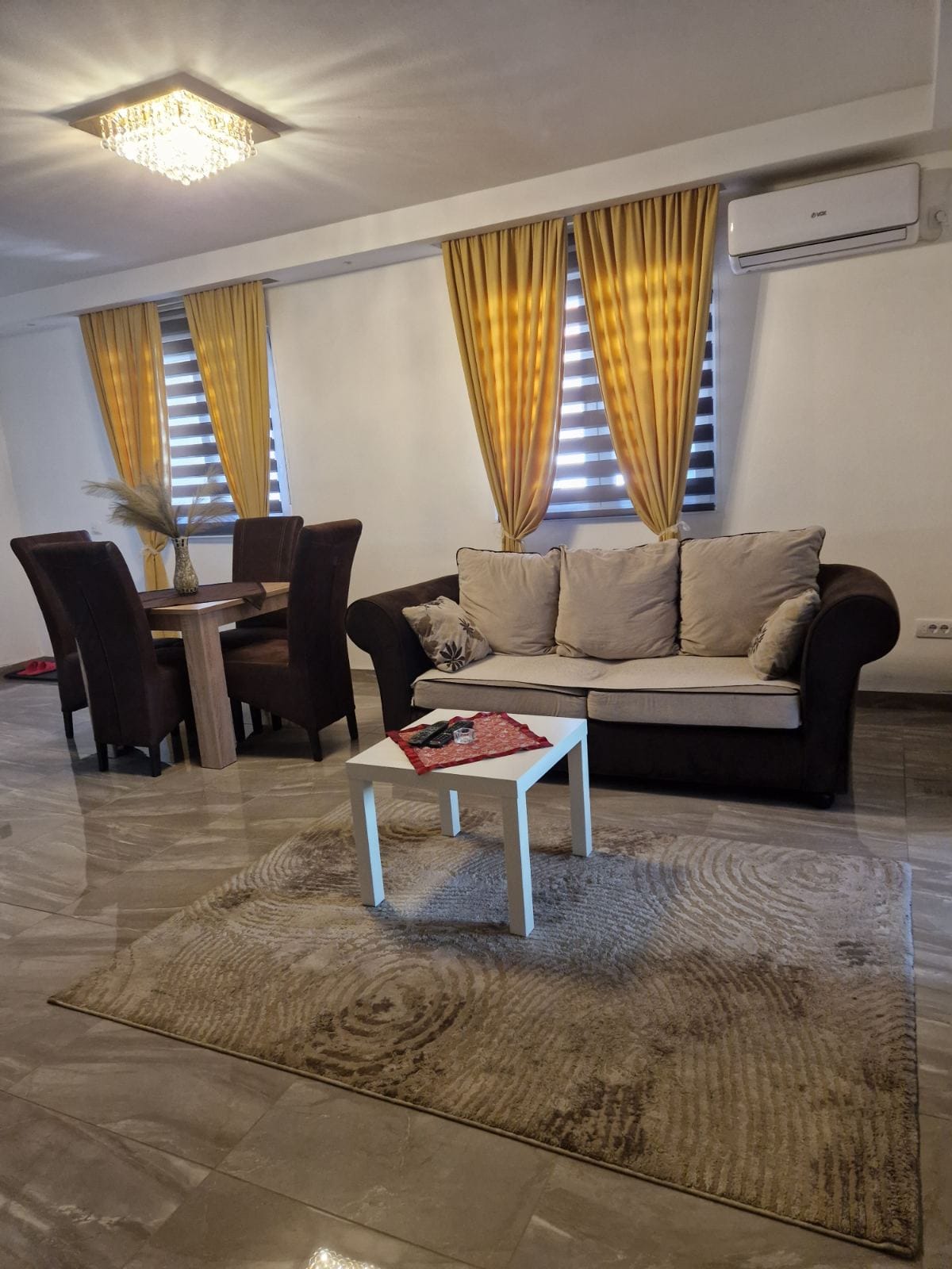 Apartman New Moment 4, sofa i trpezarija